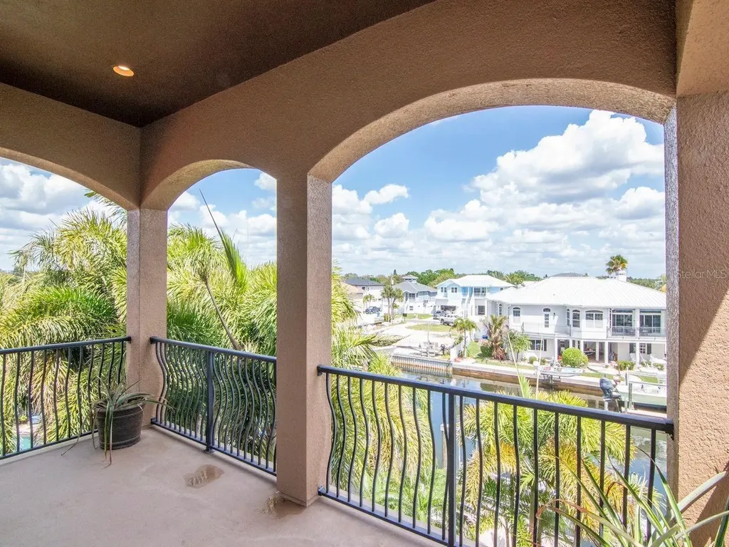 507 Driftwood Drive E Palm Harbor FL 34683