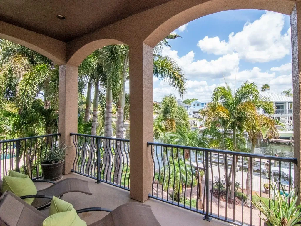 507 Driftwood Drive E Palm Harbor FL 34683