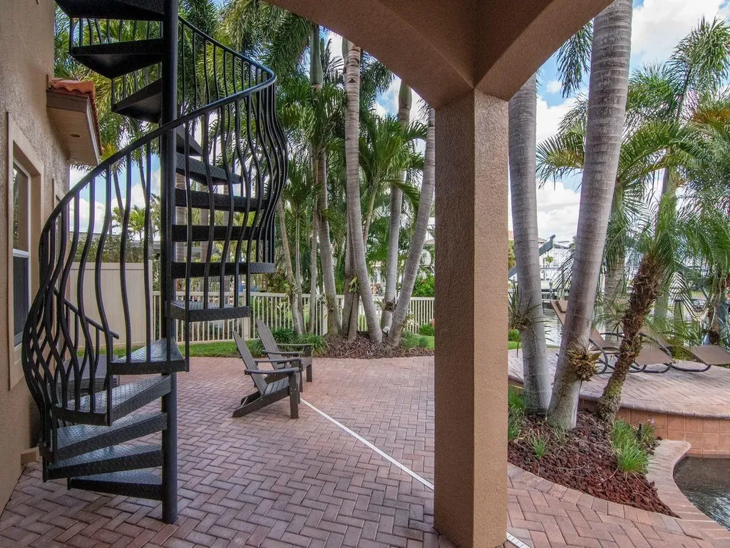 507 Driftwood Drive E Palm Harbor FL 34683