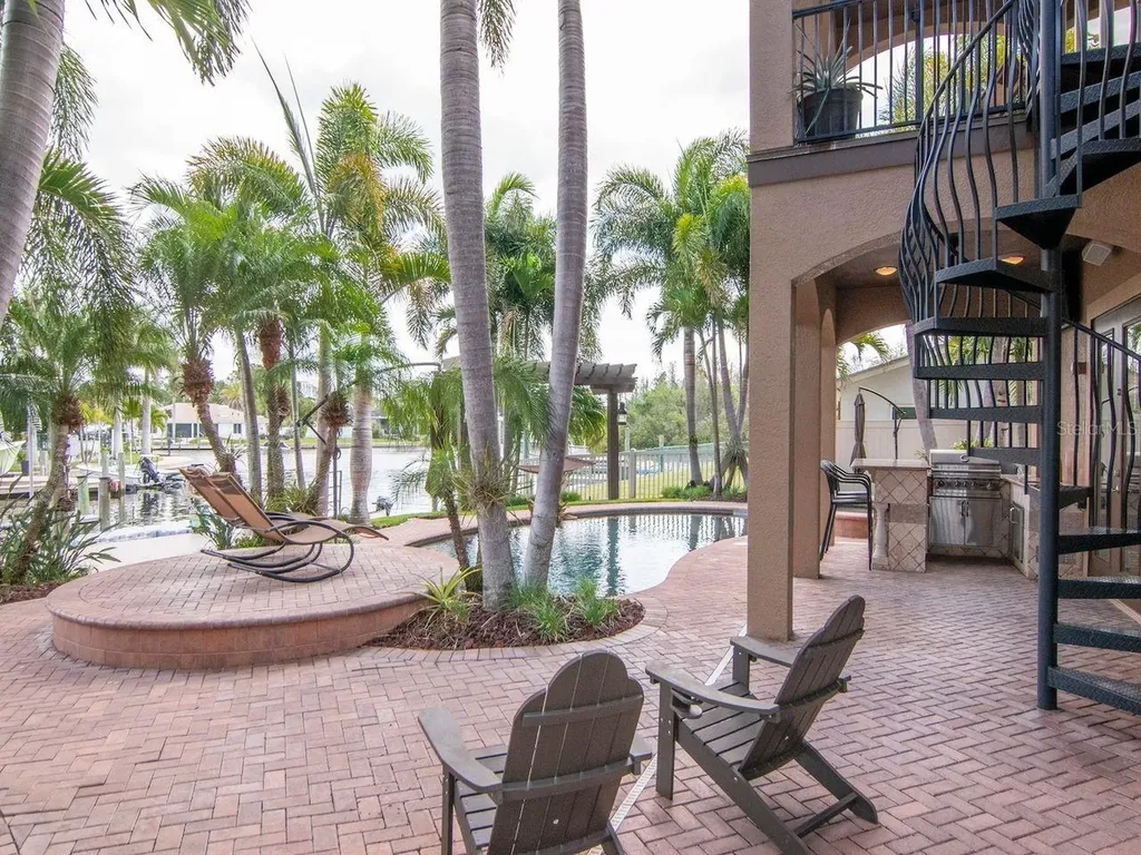 507 Driftwood Drive E Palm Harbor FL 34683