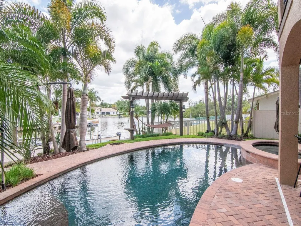 507 Driftwood Drive E Palm Harbor FL 34683