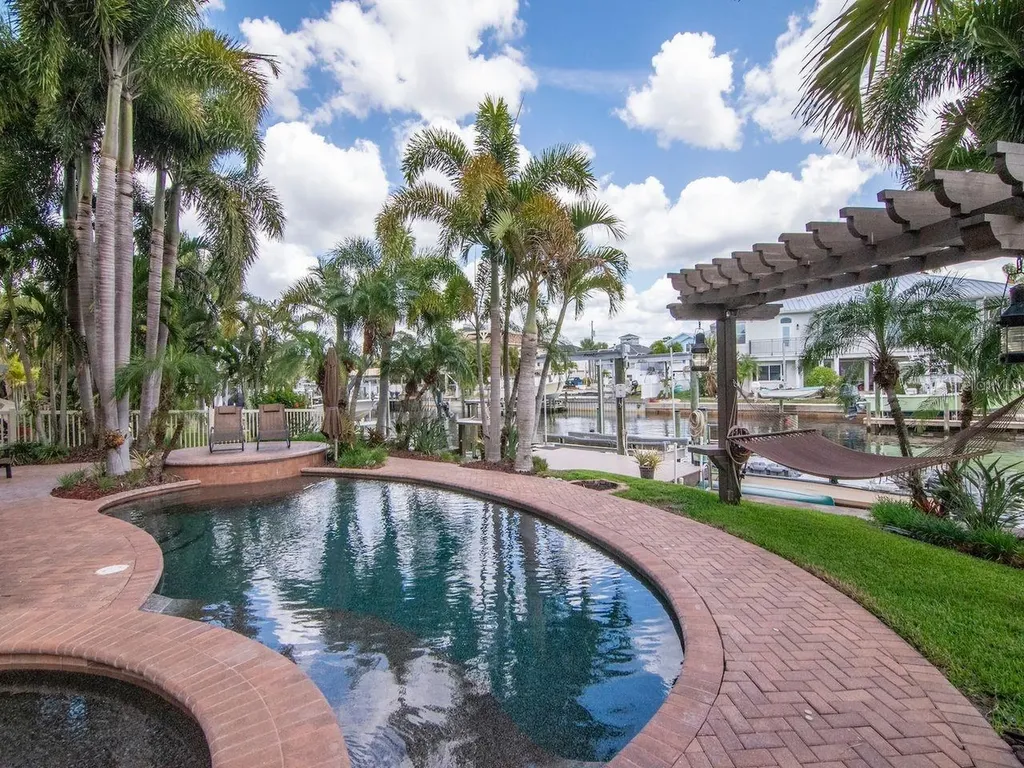 507 Driftwood Drive E Palm Harbor FL 34683