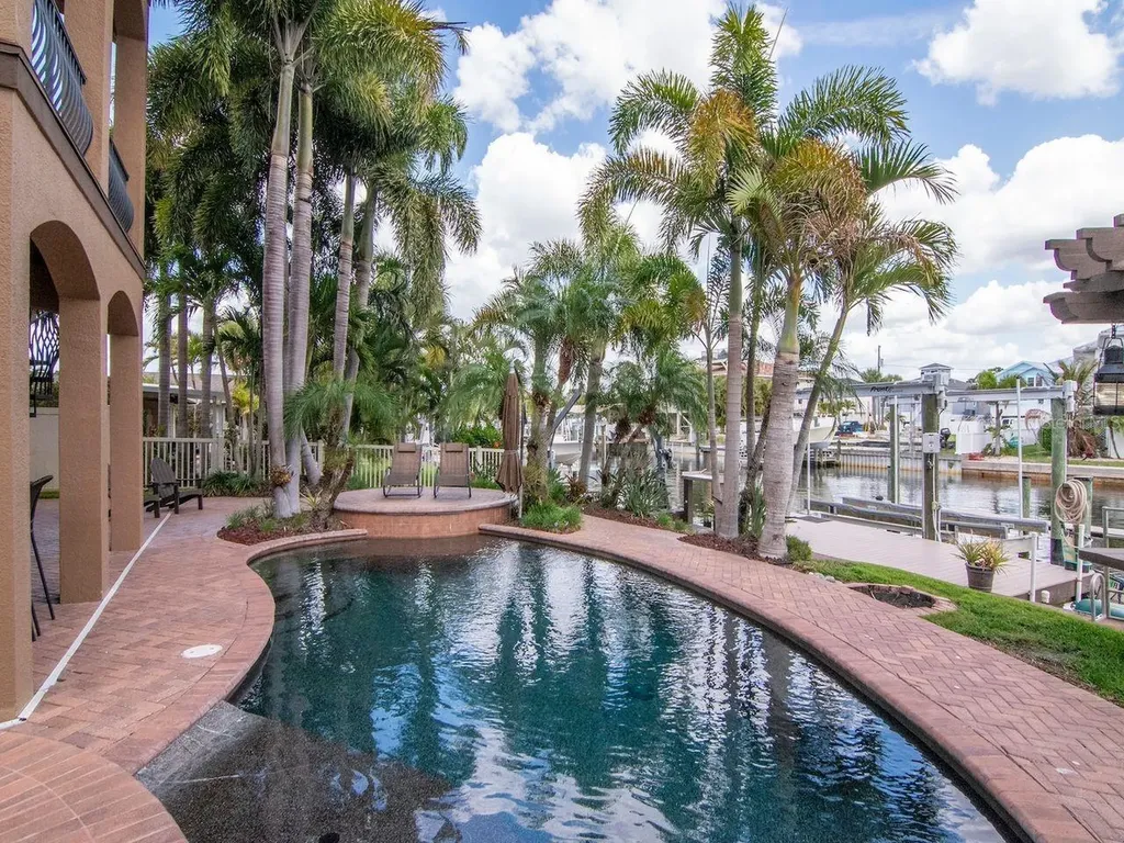 507 Driftwood Drive E Palm Harbor FL 34683