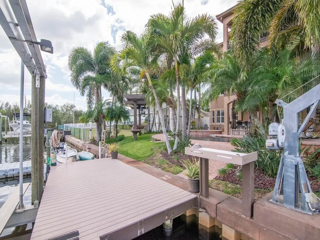 507 Driftwood Drive E Palm Harbor FL 34683