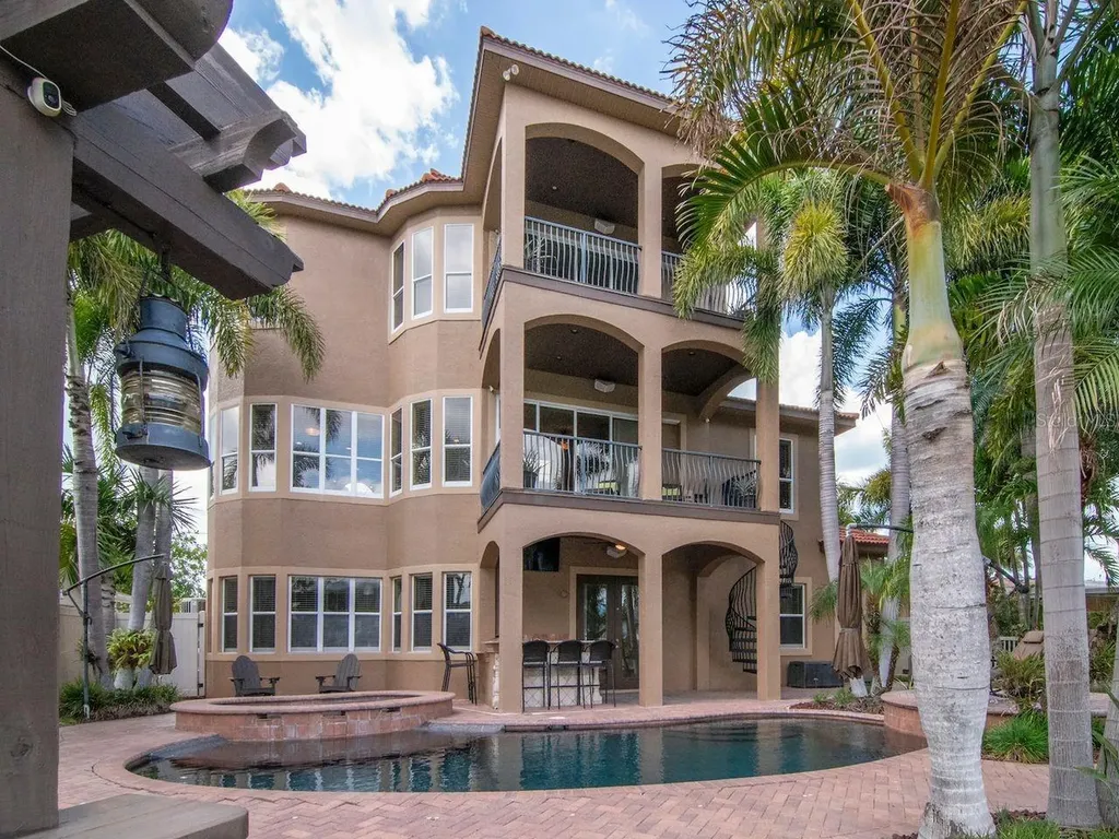 507 Driftwood Drive E Palm Harbor FL 34683