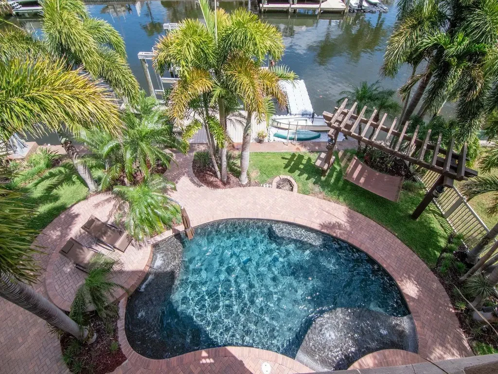 507 Driftwood Drive E Palm Harbor FL 34683