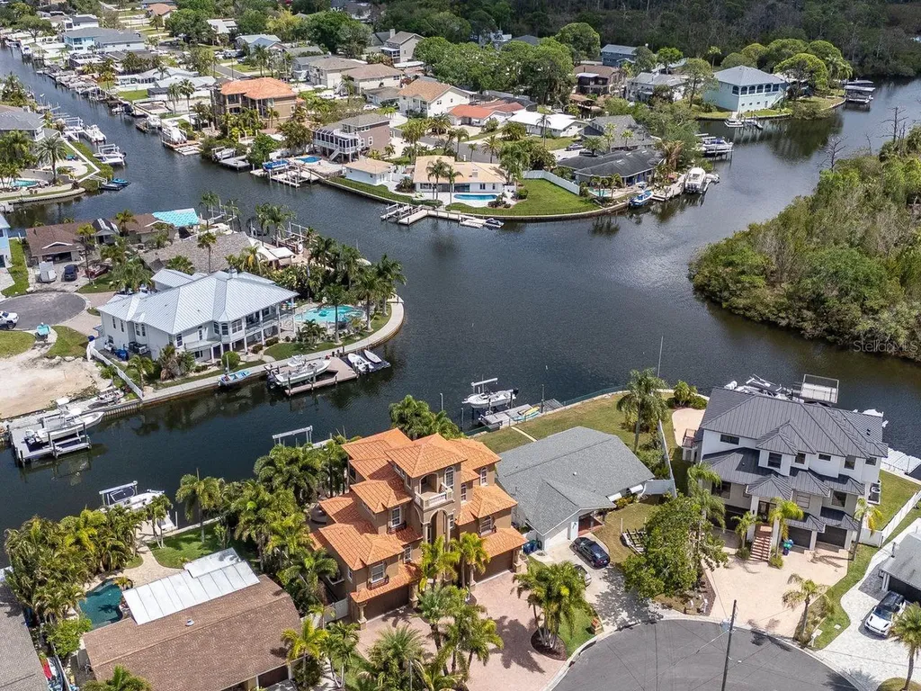 507 Driftwood Drive E Palm Harbor FL 34683