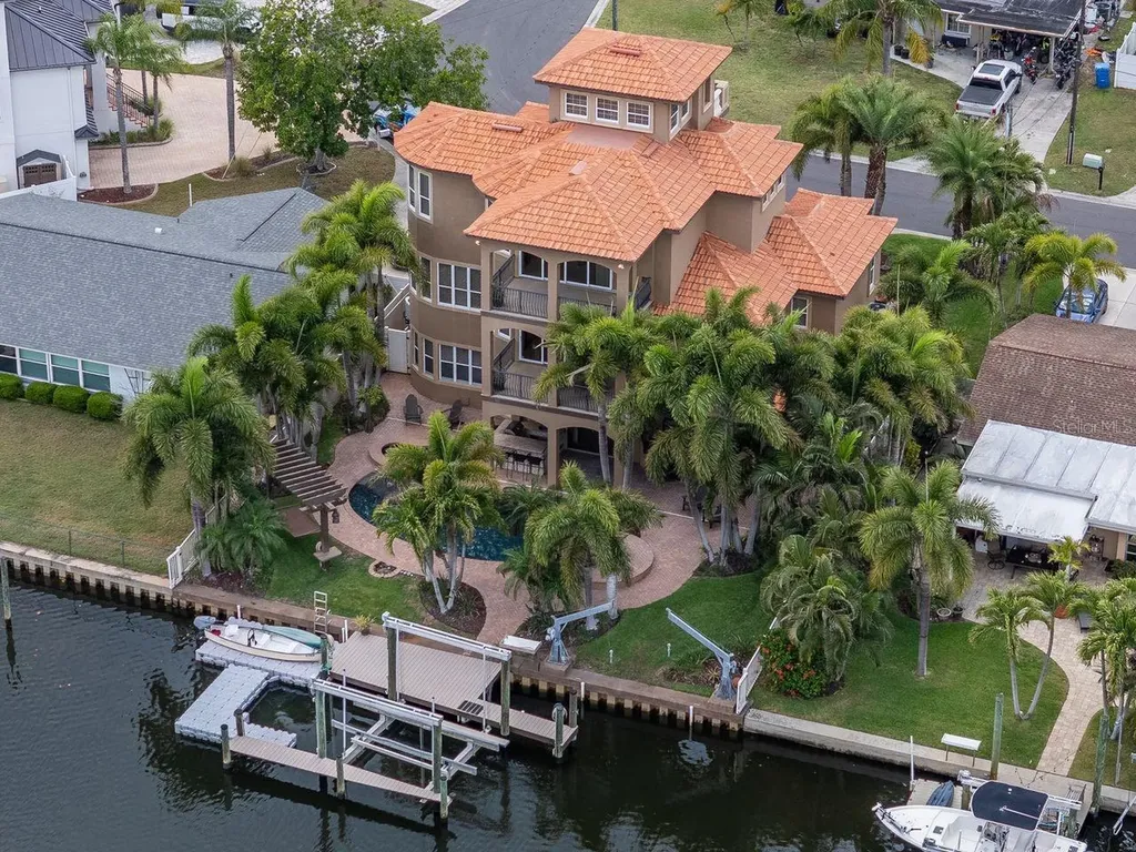 507 Driftwood Drive E Palm Harbor FL 34683