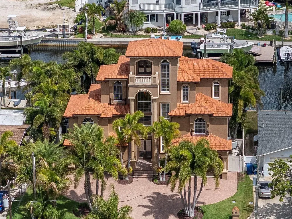 507 Driftwood Drive E Palm Harbor FL 34683