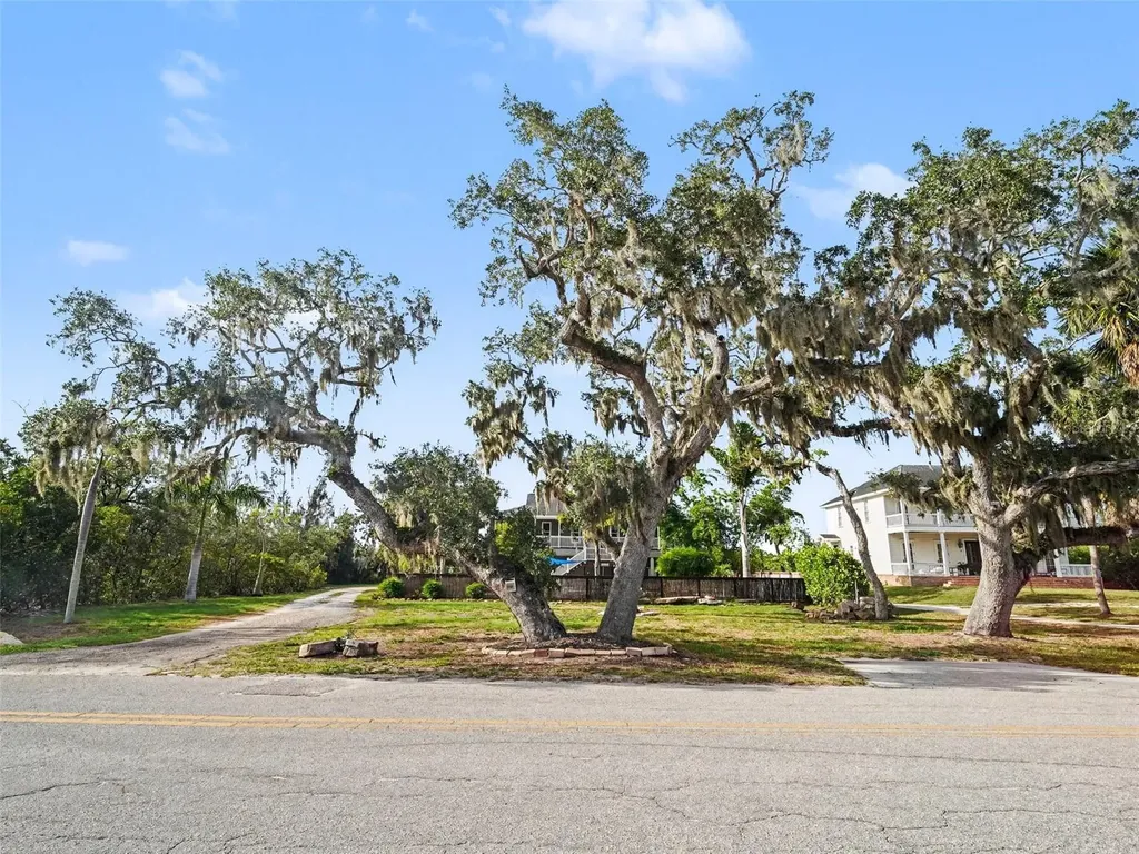 1740 Bayshore Drive Terra Ceia FL 34250