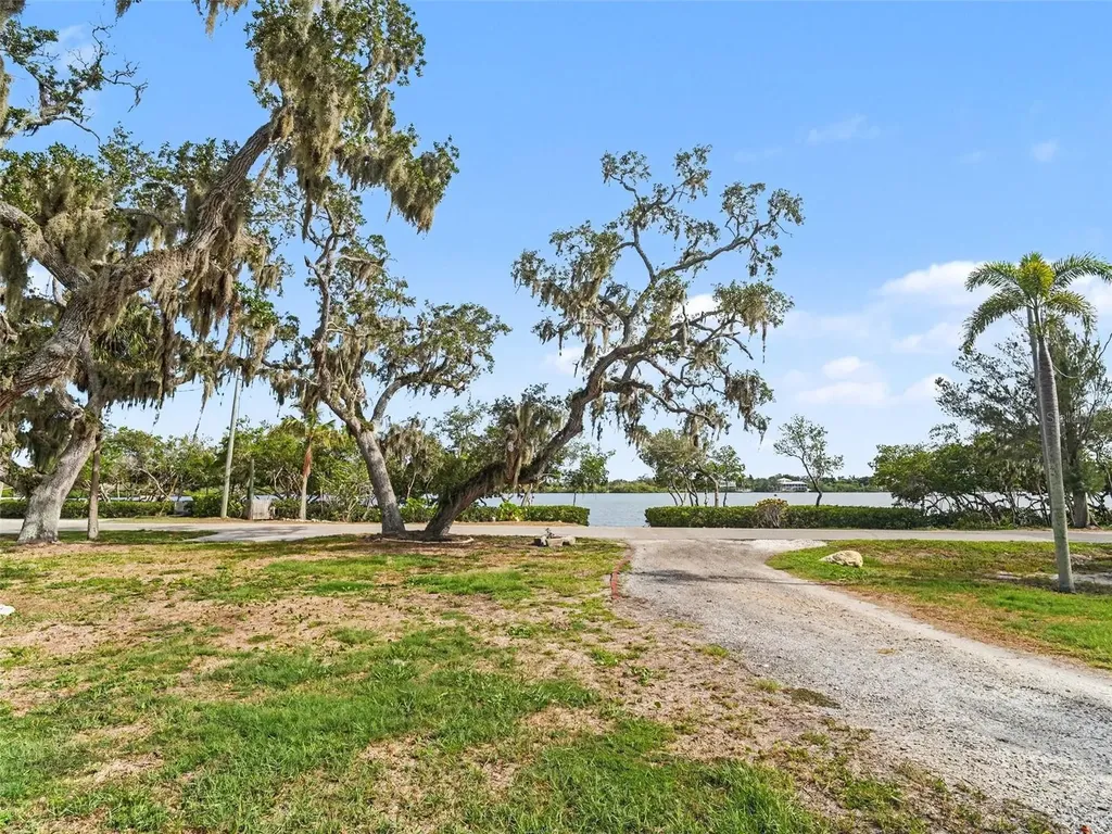 1740 Bayshore Drive Terra Ceia FL 34250