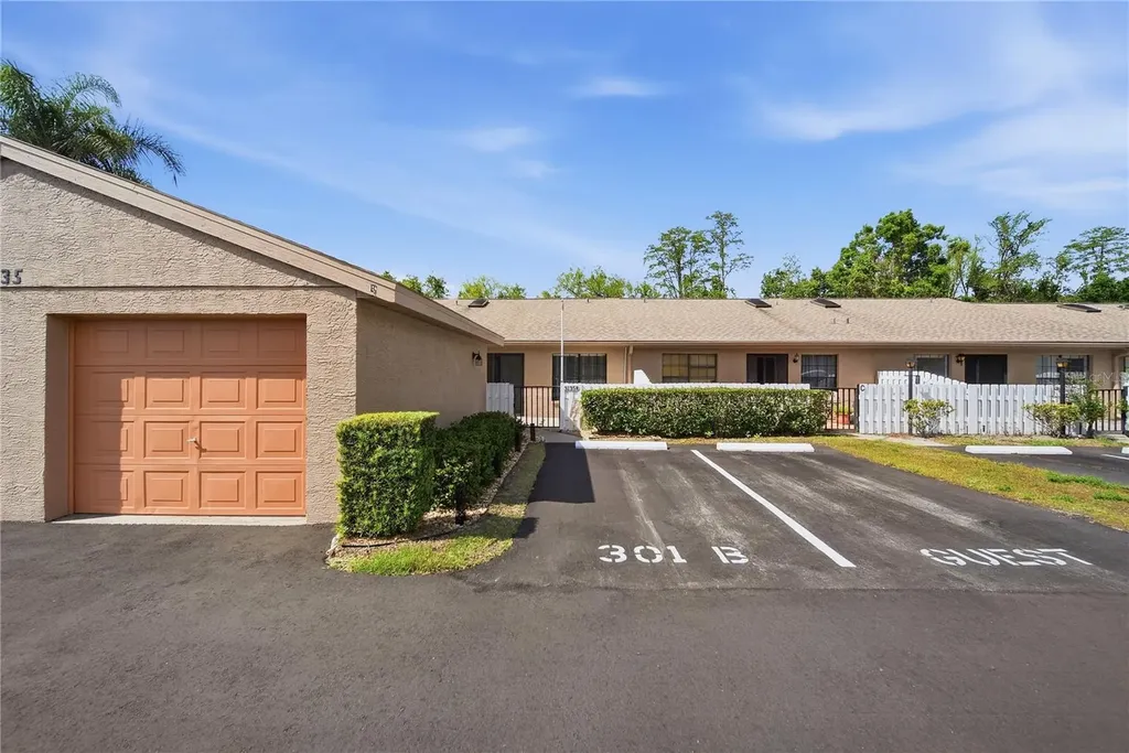 3135 Charter Club Drive Tarpon Springs FL 34688