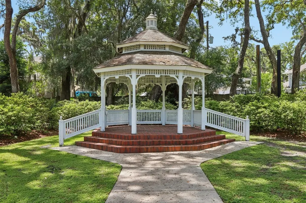 118 N Greenfield Avenue Temple Terrace FL 33617