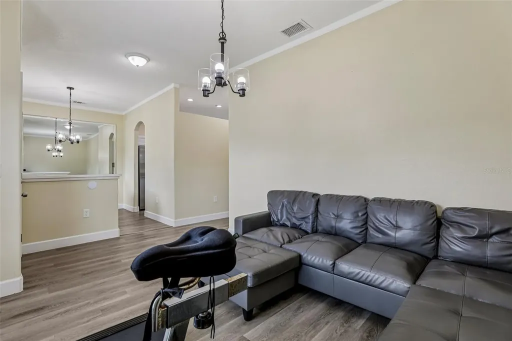 943 Amaros Avenue Orlando FL 32811