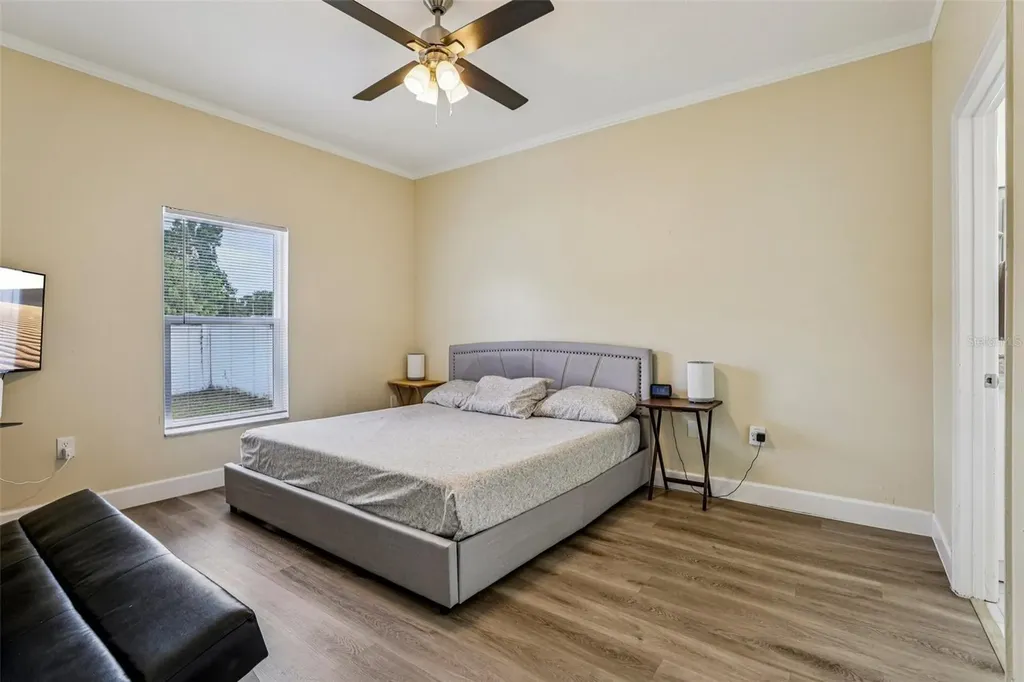 943 Amaros Avenue Orlando FL 32811