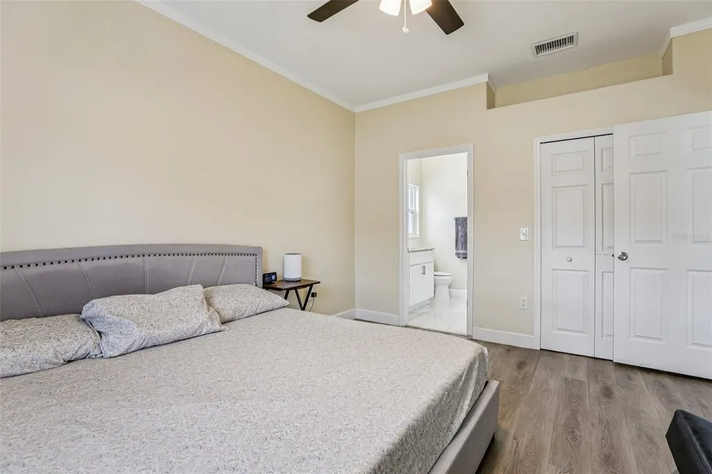 943 Amaros Avenue Orlando FL 32811
