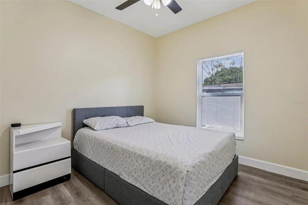 943 Amaros Avenue Orlando FL 32811