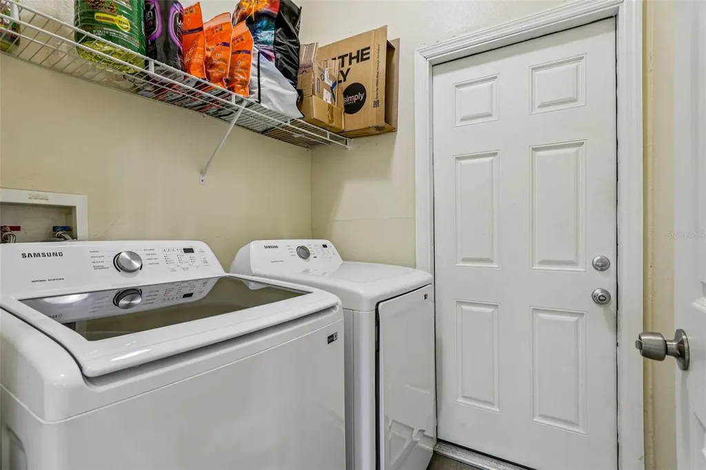 943 Amaros Avenue Orlando FL 32811