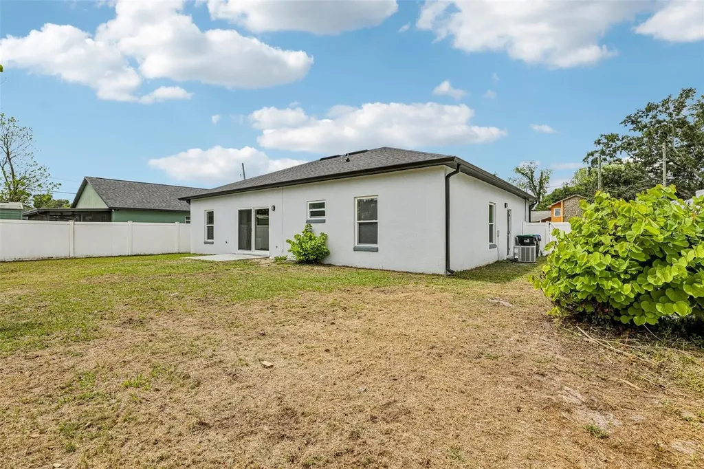 943 Amaros Avenue Orlando FL 32811