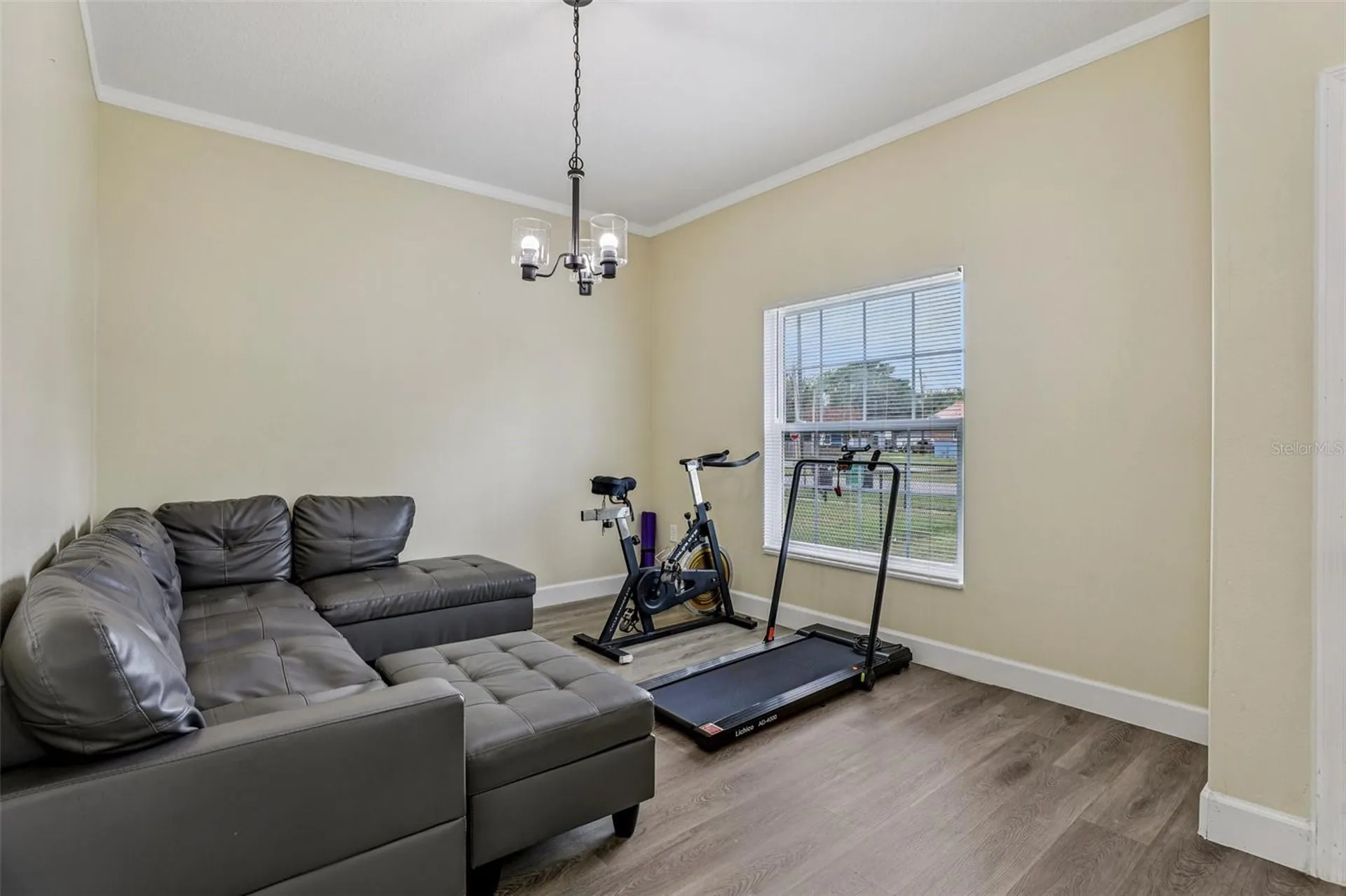 943 Amaros Avenue Orlando FL 32811