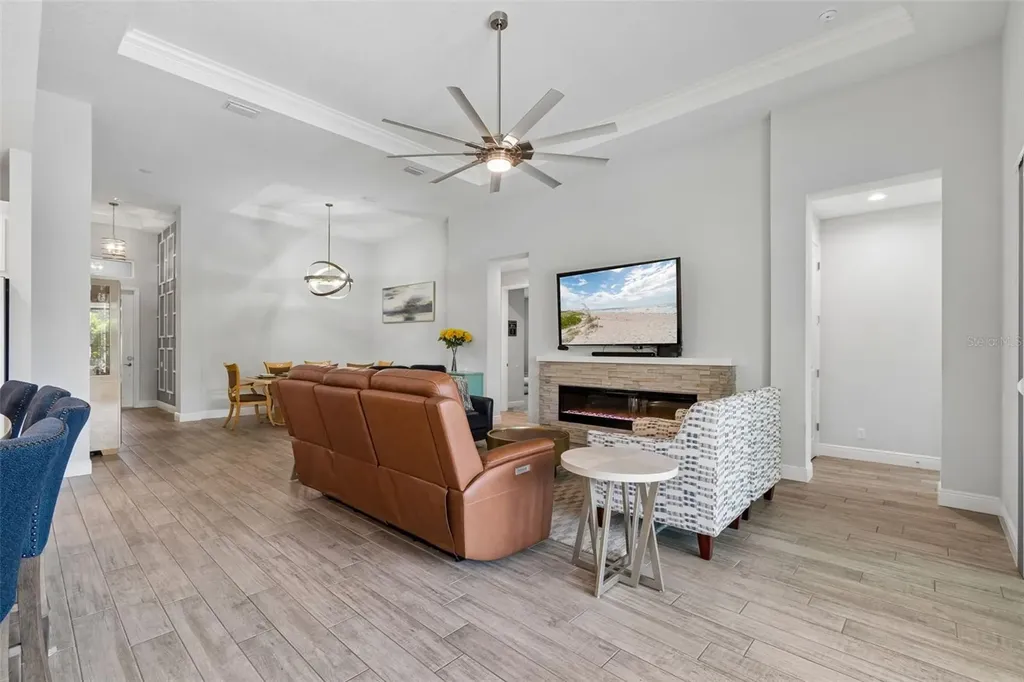 1008 Siberian Glen Bradenton FL 34212
