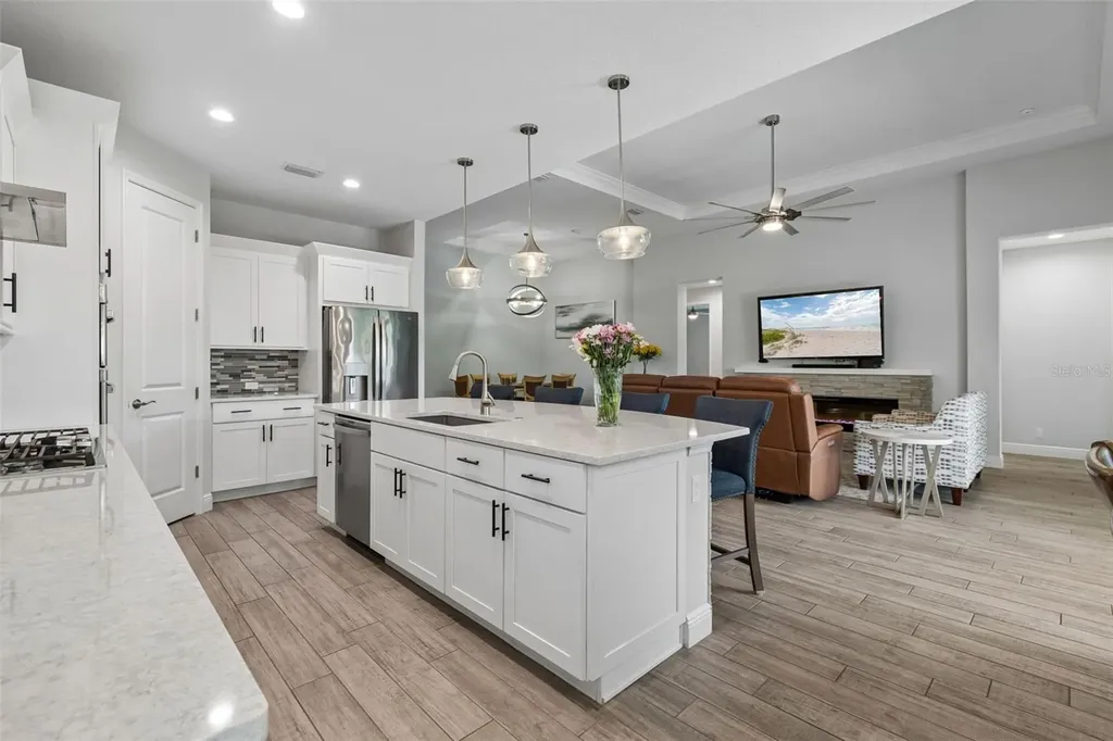 1008 Siberian Glen Bradenton FL 34212