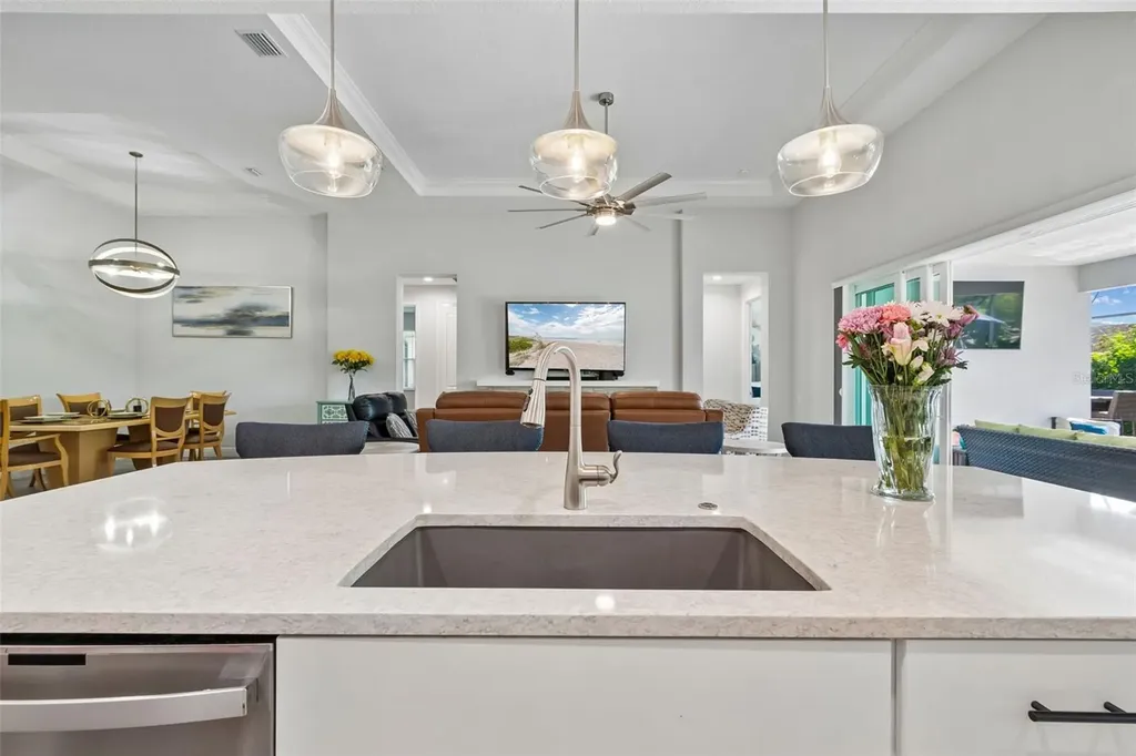 1008 Siberian Glen Bradenton FL 34212