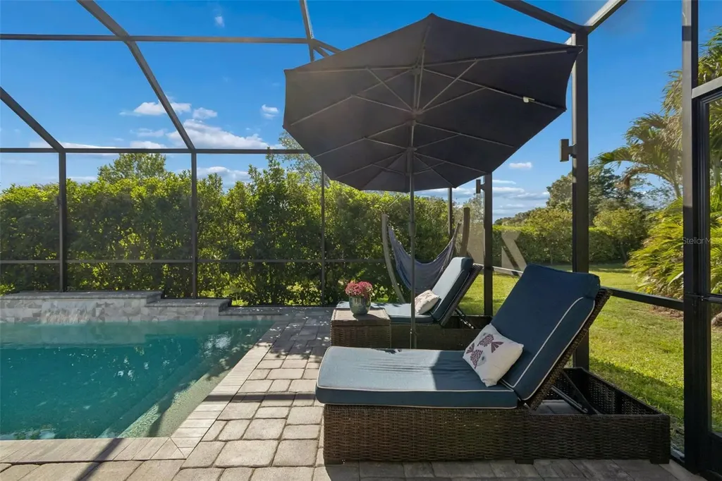 1008 Siberian Glen Bradenton FL 34212