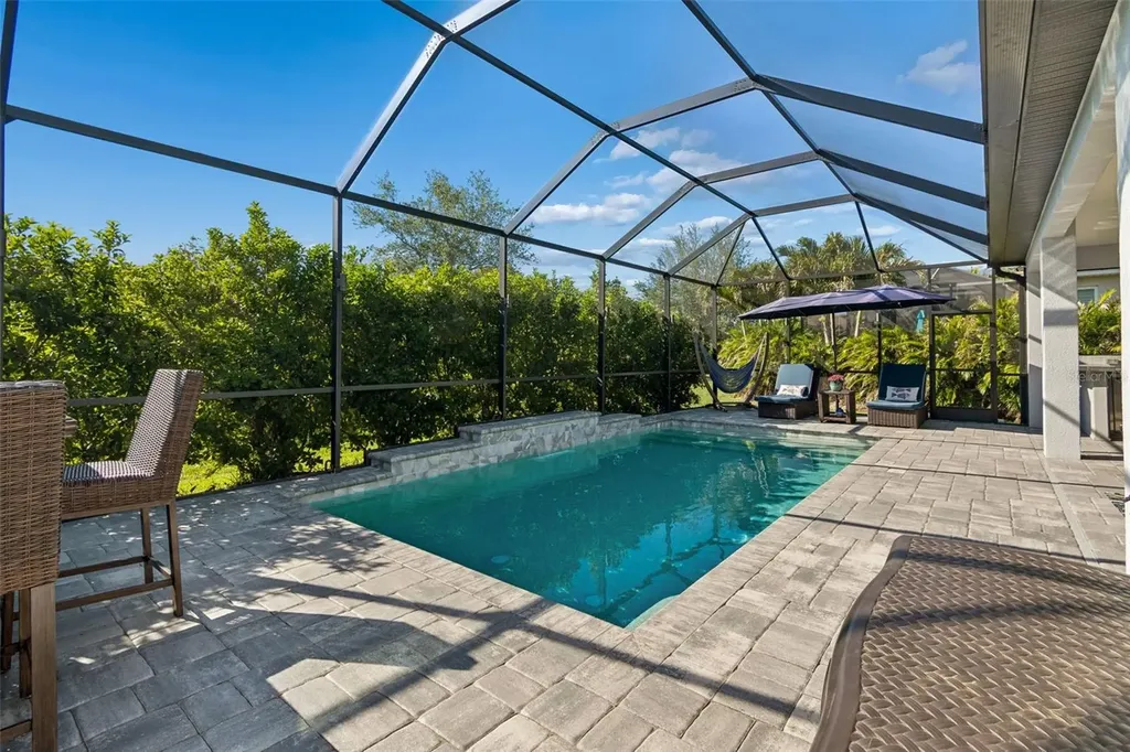 1008 Siberian Glen Bradenton FL 34212