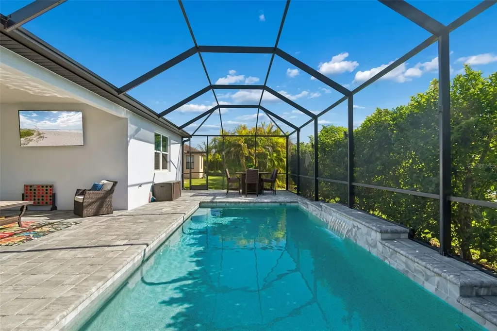 1008 Siberian Glen Bradenton FL 34212