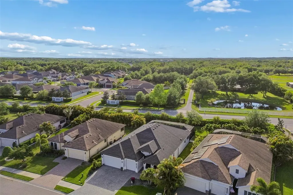 1008 Siberian Glen Bradenton FL 34212