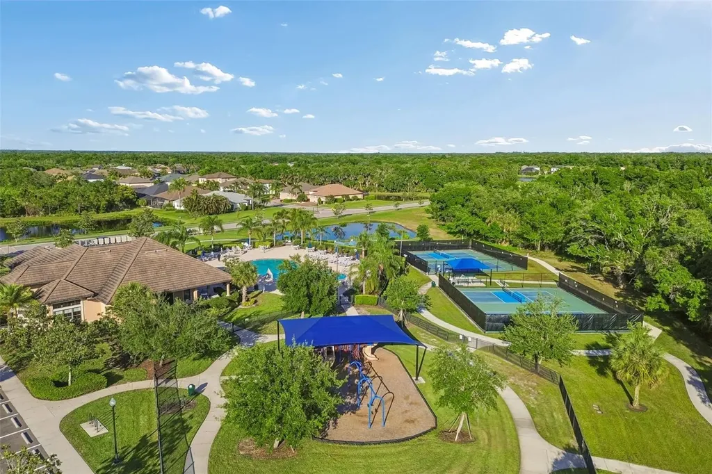 1008 Siberian Glen Bradenton FL 34212