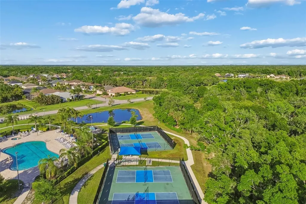 1008 Siberian Glen Bradenton FL 34212