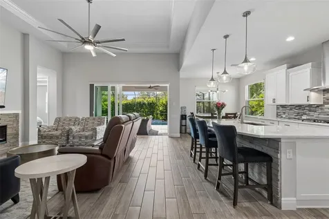1008 Siberian Glen Bradenton FL 34212