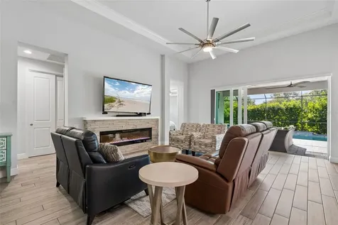 1008 Siberian Glen Bradenton FL 34212