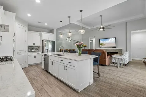 1008 Siberian Glen Bradenton FL 34212