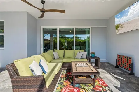 1008 Siberian Glen Bradenton FL 34212