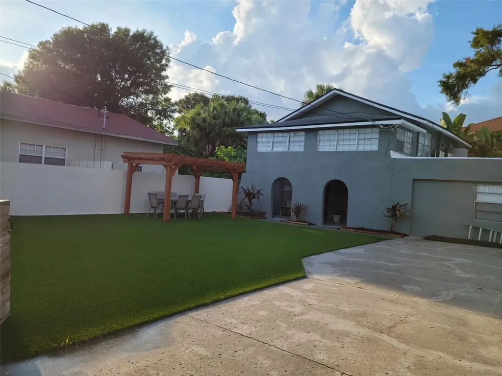 2417 W Gray Street Tampa FL 33609
