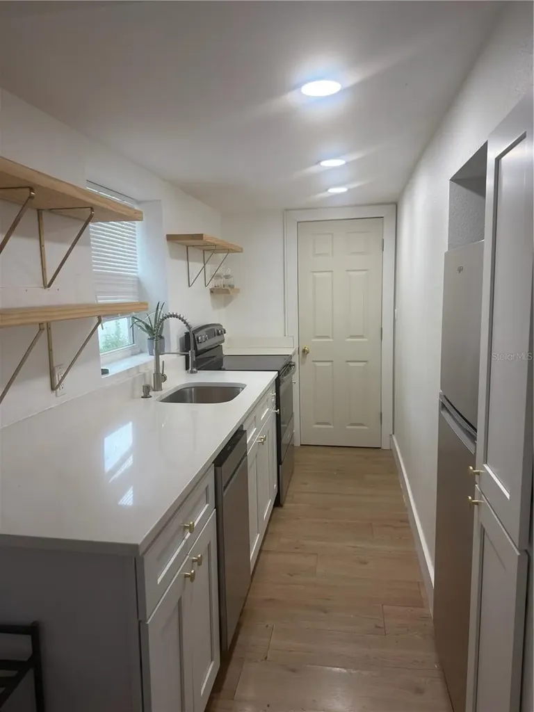 2417 W Gray Street Tampa FL 33609