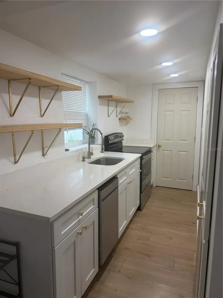 2417 W Gray Street Tampa FL 33609