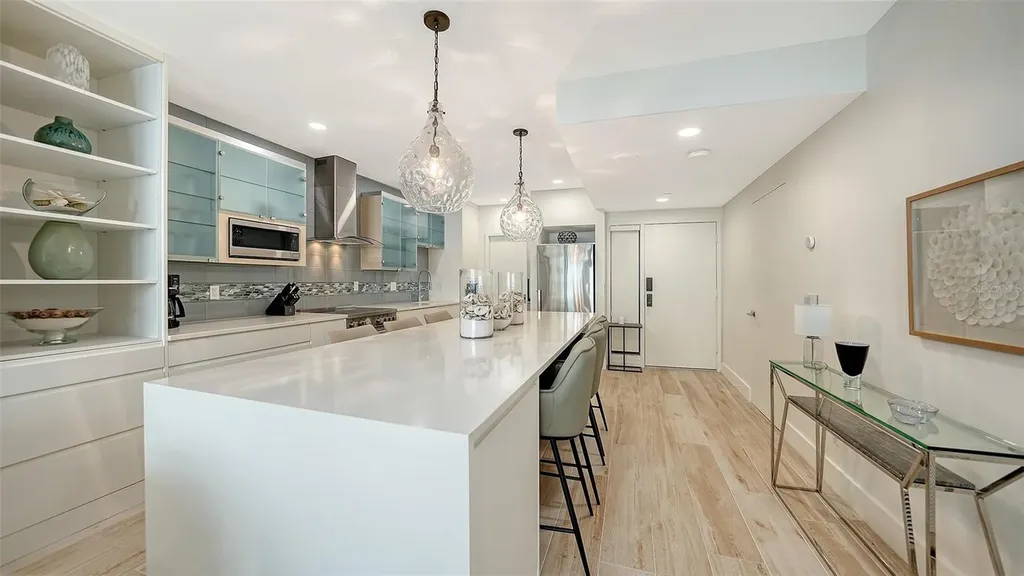 1932 Harbourside Drive Longboat Key FL 34228
