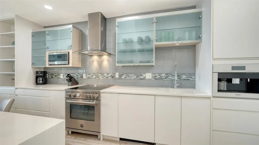 1932 Harbourside Drive Longboat Key FL 34228