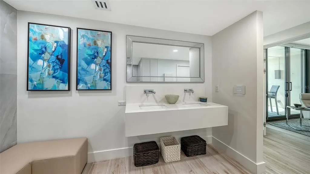 1932 Harbourside Drive Longboat Key FL 34228
