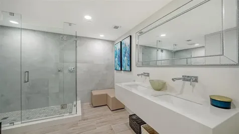 1932 Harbourside Drive Longboat Key FL 34228