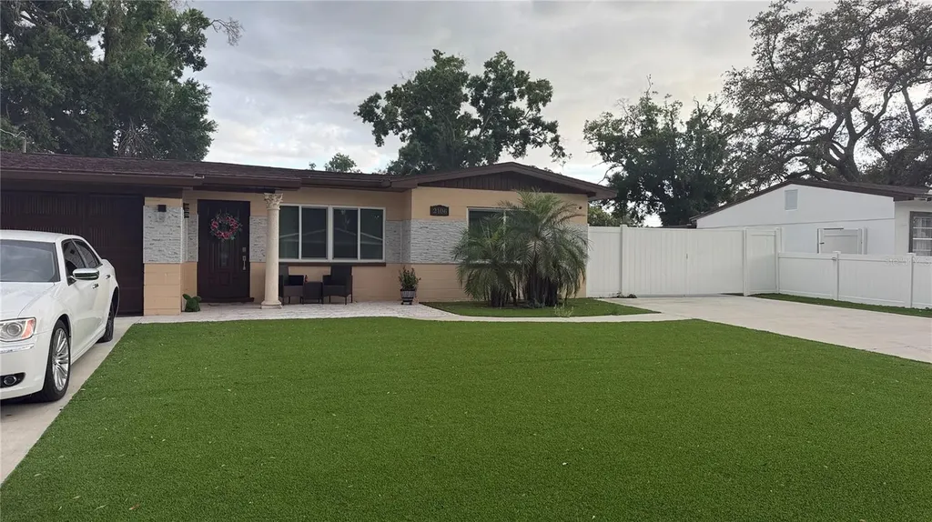 2106 W Cluster Avenue Tampa FL 33604