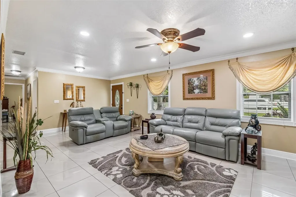 9406 W Flora Street Tampa FL 33615