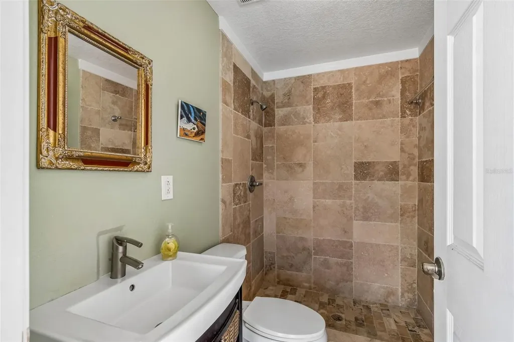 9406 W Flora Street Tampa FL 33615