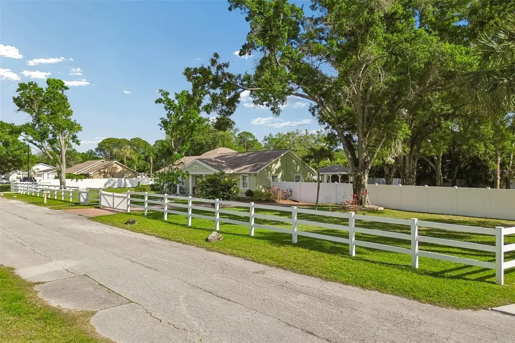 9406 W Flora Street Tampa FL 33615