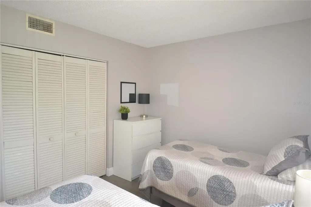 284 Woodlake Wynde Oldsmar FL 34677