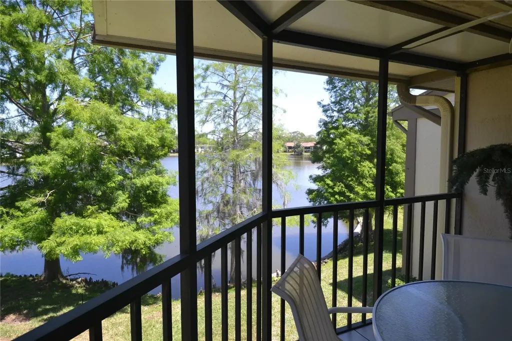 284 Woodlake Wynde Oldsmar FL 34677